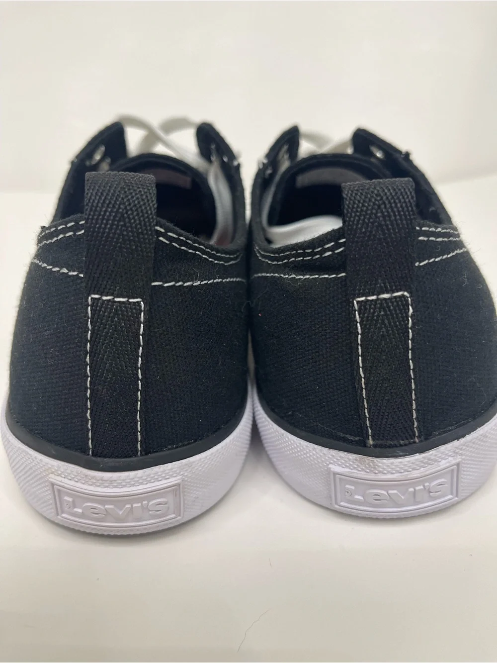 Brand NEW Levi’s Low Top Black Canvas Skate Shoes Men’s 9.5